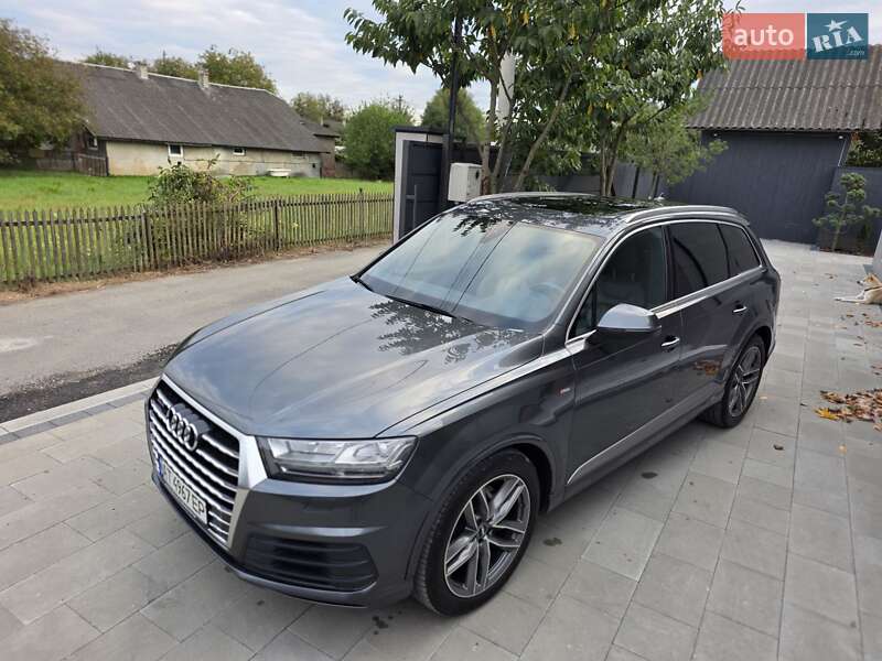 Внедорожник / Кроссовер Audi Q7 2016 в 