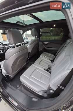 Внедорожник / Кроссовер Audi Q7 2016 в 