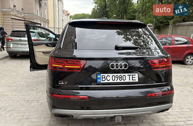 Позашляховик / Кросовер Audi Q7 2018 в 
