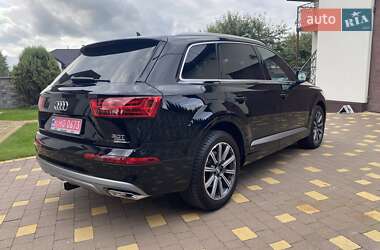 Позашляховик / Кросовер Audi Q7 2016 в 