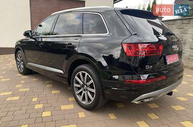 Позашляховик / Кросовер Audi Q7 2016 в 