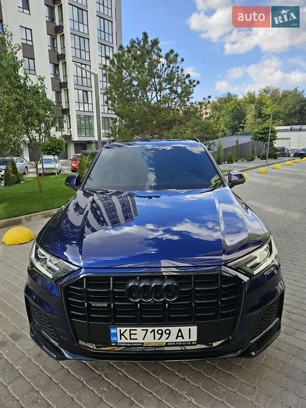 Позашляховик / Кросовер Audi Q7 2021 в Дніпрі