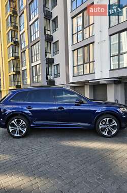 Внедорожник / Кроссовер Audi Q7 2021 в 