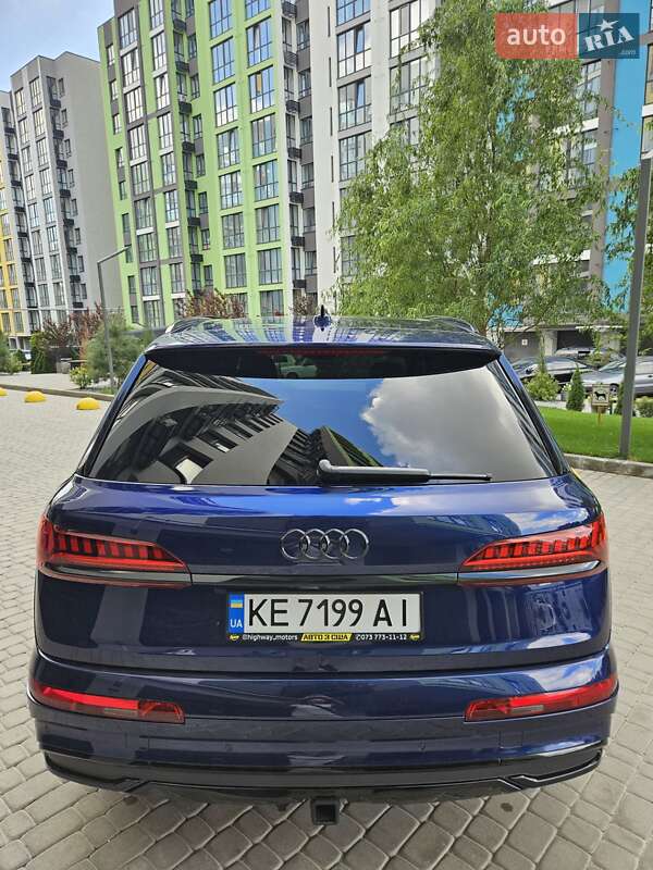 Позашляховик / Кросовер Audi Q7 2021 в Дніпрі