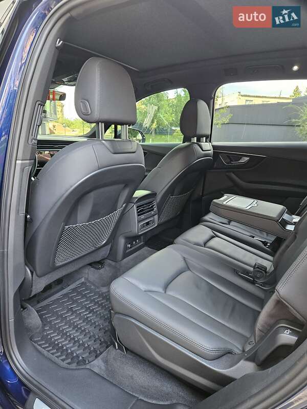 Позашляховик / Кросовер Audi Q7 2021 в Дніпрі