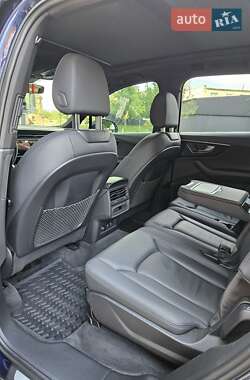Внедорожник / Кроссовер Audi Q7 2021 в 