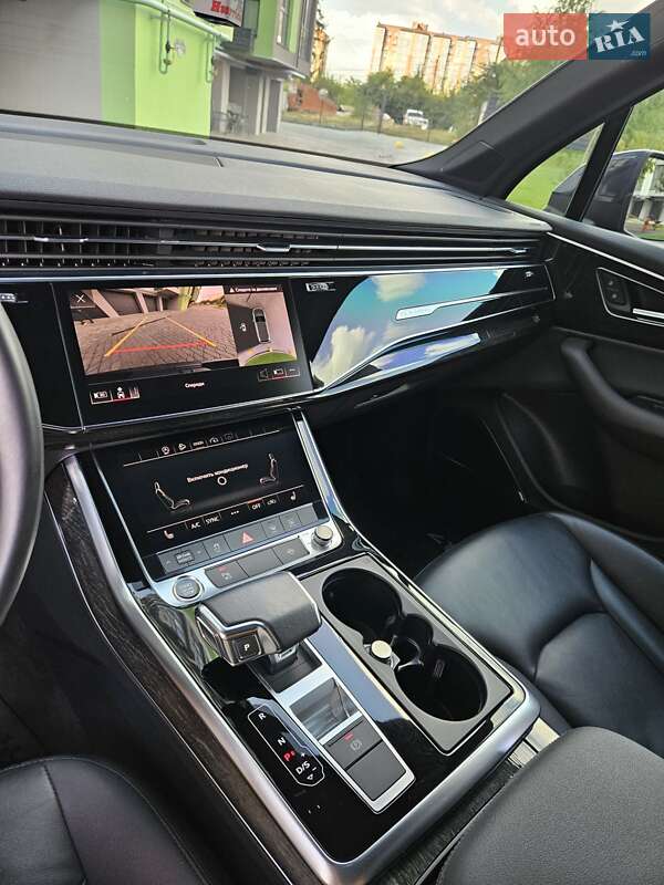 Позашляховик / Кросовер Audi Q7 2021 в Дніпрі