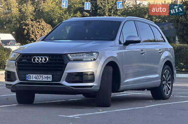 Позашляховик / Кросовер Audi Q7 2018 в 