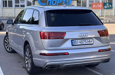 Позашляховик / Кросовер Audi Q7 2018 в 