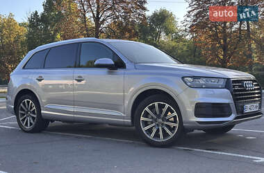 Позашляховик / Кросовер Audi Q7 2018 в 