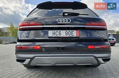 Позашляховик / Кросовер Audi Q7 2020 в 