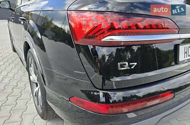 Позашляховик / Кросовер Audi Q7 2020 в 