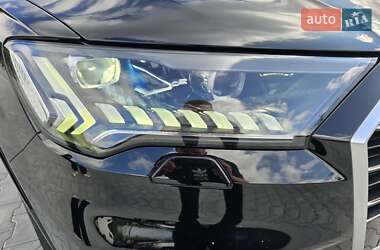 Позашляховик / Кросовер Audi Q7 2020 в 