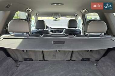 Позашляховик / Кросовер Audi Q7 2020 в 