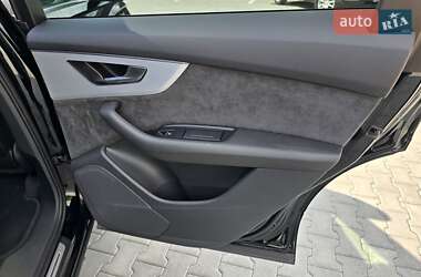 Позашляховик / Кросовер Audi Q7 2020 в 