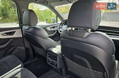Позашляховик / Кросовер Audi Q7 2020 в 