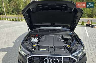 Позашляховик / Кросовер Audi Q7 2020 в 
