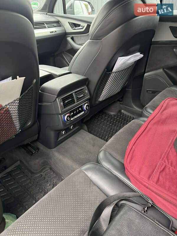 Позашляховик / Кросовер Audi Q7 2017 в Рокитному