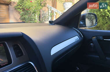 Позашляховик / Кросовер Audi Q7 2011 в 