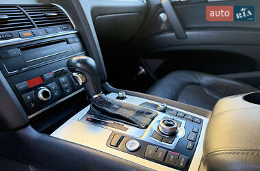Позашляховик / Кросовер Audi Q7 2011 в 