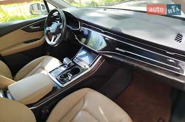 Позашляховик / Кросовер Audi Q7 2020 в 