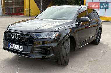 Позашляховик / Кросовер Audi Q7 2020 в 