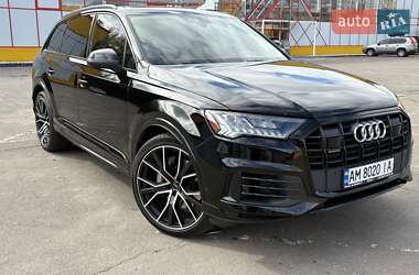 Позашляховик / Кросовер Audi Q7 2020 в 