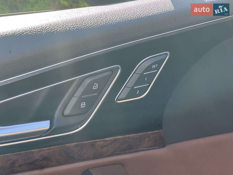 Позашляховик / Кросовер Audi Q7 2016 в Стрию