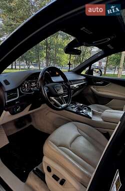 Внедорожник / Кроссовер Audi Q7 2016 в 
