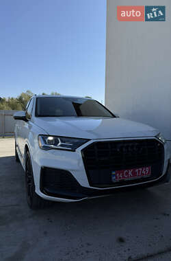 Позашляховик / Кросовер Audi Q7 2020 в 
