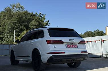 Позашляховик / Кросовер Audi Q7 2020 в 