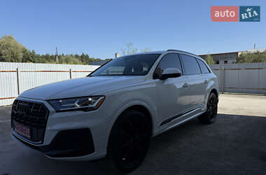 Позашляховик / Кросовер Audi Q7 2020 в 