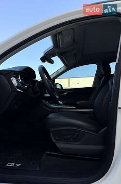 Позашляховик / Кросовер Audi Q7 2020 в 