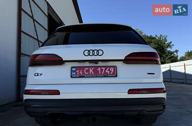 Позашляховик / Кросовер Audi Q7 2020 в 