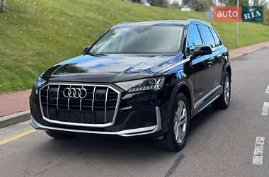 Позашляховик / Кросовер Audi Q7 2020 в 