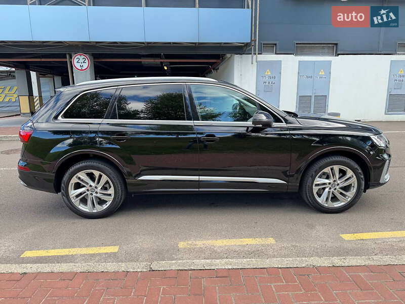 Позашляховик / Кросовер Audi Q7 2020 в Києві