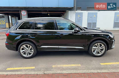 Позашляховик / Кросовер Audi Q7 2020 в 