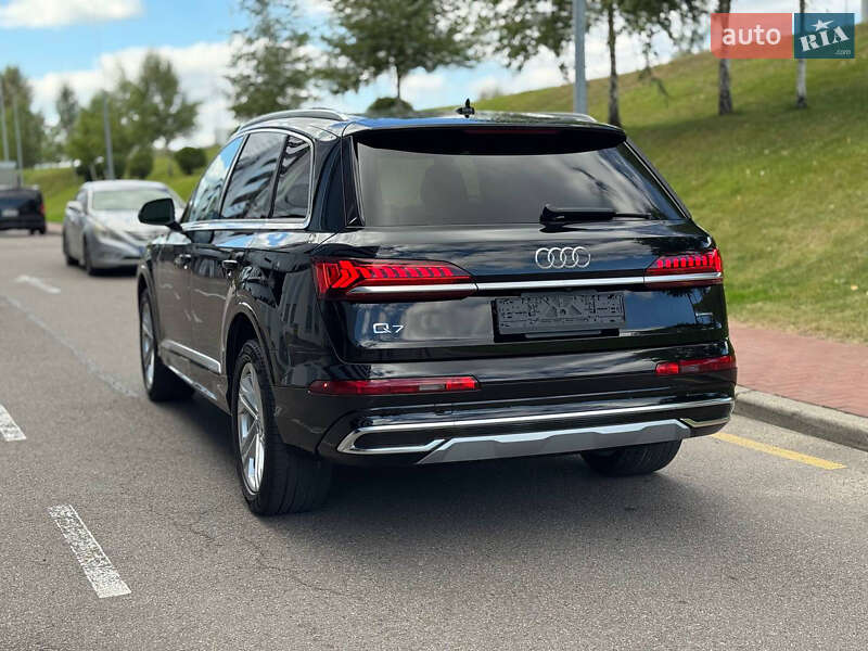 Позашляховик / Кросовер Audi Q7 2020 в Києві