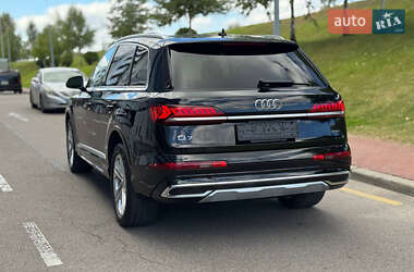 Позашляховик / Кросовер Audi Q7 2020 в 