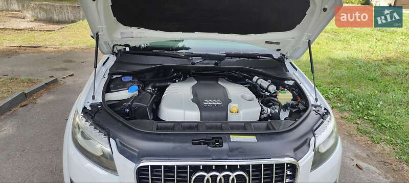 Позашляховик / Кросовер Audi Q7 2015 в Дубні