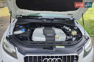 Внедорожник / Кроссовер Audi Q7 2015 в 