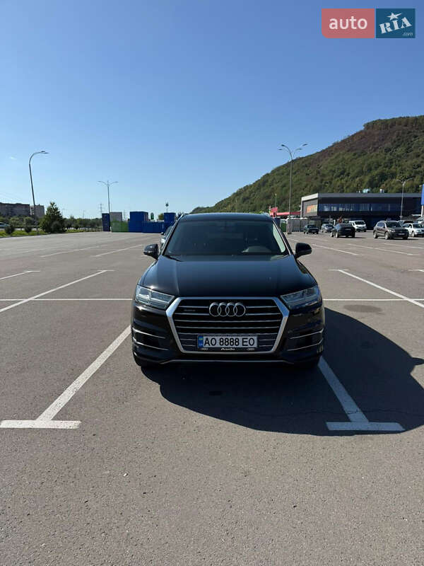 Внедорожник / Кроссовер Audi Q7 2017 в Мукачево