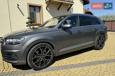Позашляховик / Кросовер Audi Q7 2015 в 