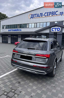 Внедорожник / Кроссовер Audi Q7 2023 в 