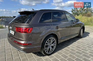 Позашляховик / Кросовер Audi Q7 2016 в 