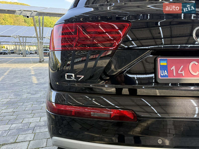 Позашляховик / Кросовер Audi Q7 2017 в Львові