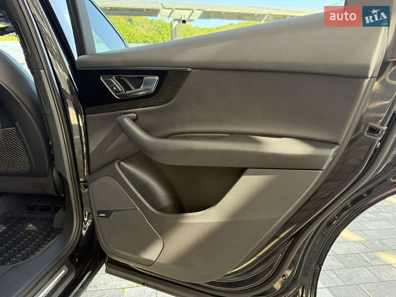 Позашляховик / Кросовер Audi Q7 2017 в Львові