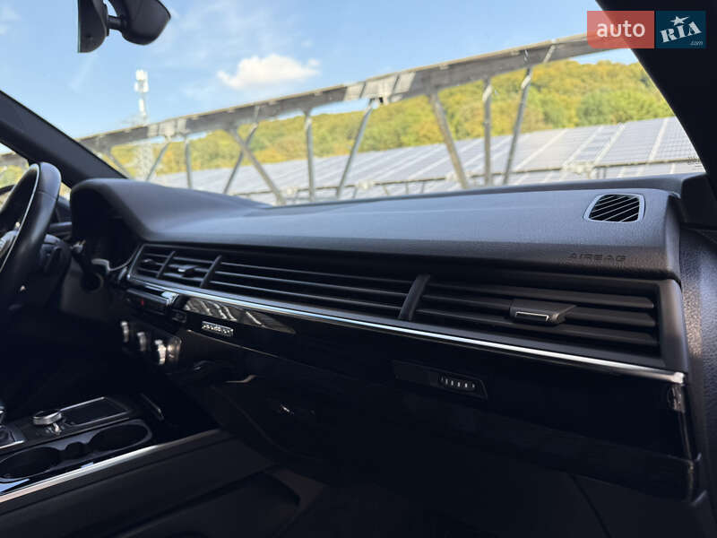 Позашляховик / Кросовер Audi Q7 2017 в Львові