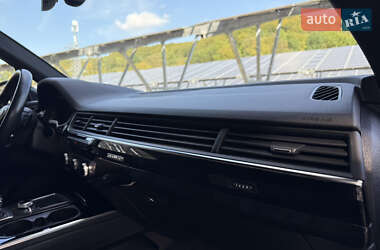 Внедорожник / Кроссовер Audi Q7 2017 в 