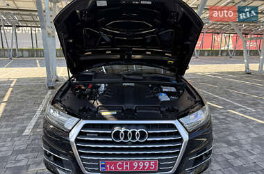 Внедорожник / Кроссовер Audi Q7 2017 в 
